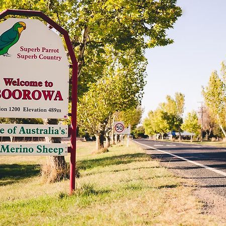 Boorowa Hotel Экстерьер фото