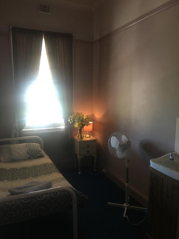 Boorowa Hotel Экстерьер фото