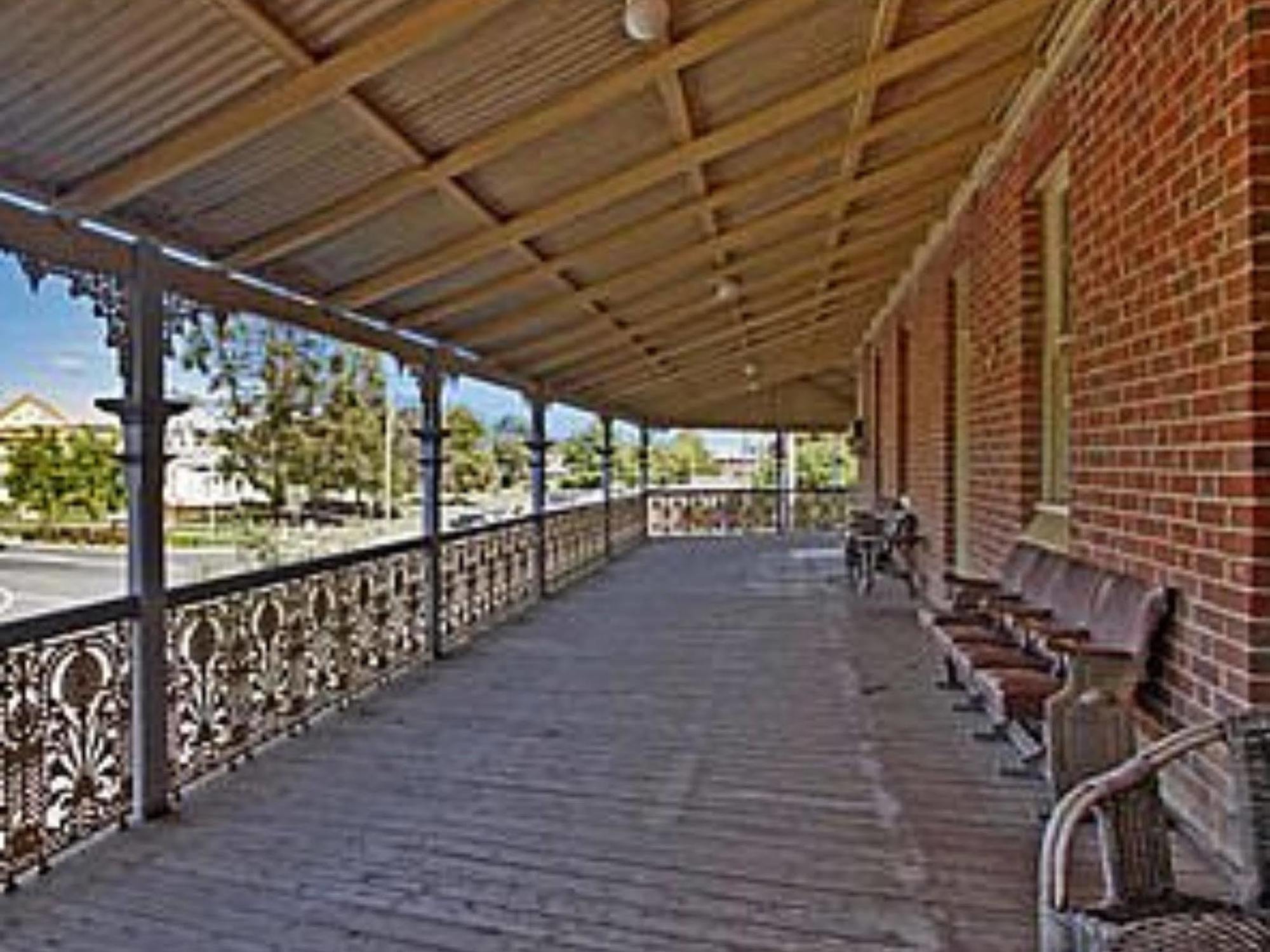 Boorowa Hotel Экстерьер фото